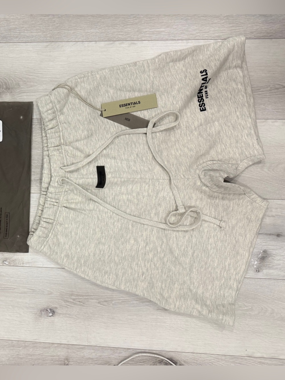 Fear Of God ESSENTIALS Sweat Shorts Cream/ off-white🤍 | Size M